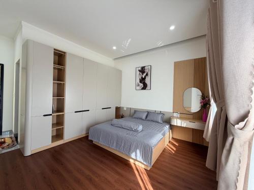 a bedroom with a bed and a closet at Lúa Vàng homestay in Pleiku Airport