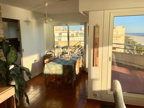Appartement 5 personnes avec terrasse, parking, WIFI et accès direct à la plage
