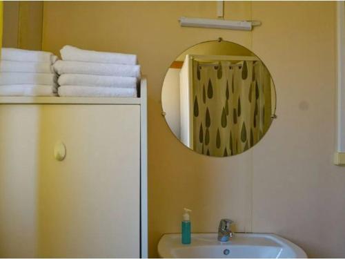 Bungalow Charmant avec Terrasse – 2 Chambres