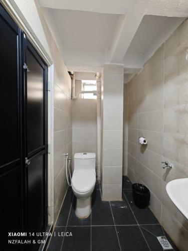 a bathroom with a toilet and a sink at Chalet Kurung Tengar in Kuala Perlis