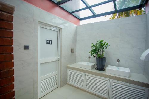 a bathroom with two sinks and a window at Superresidence in Balapitiya