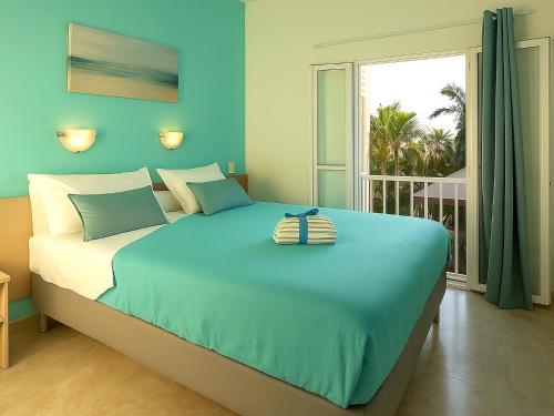 a bedroom with a large bed with a window at Maspalomas Green Oasis 1404 in Maspalomas