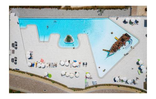 Cozy Stacaravan In Vabriga With Swimming Pool
