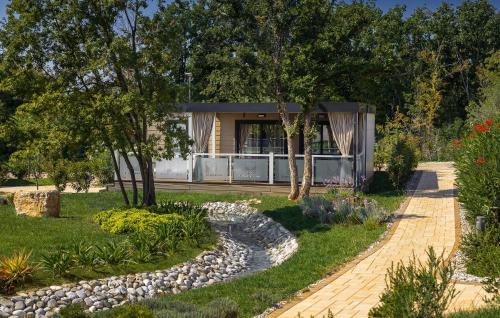 2 Bedroom Stunning Stacaravan In Vabriga