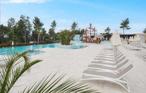 2 Bedroom Stunning Stacaravan In Vabriga