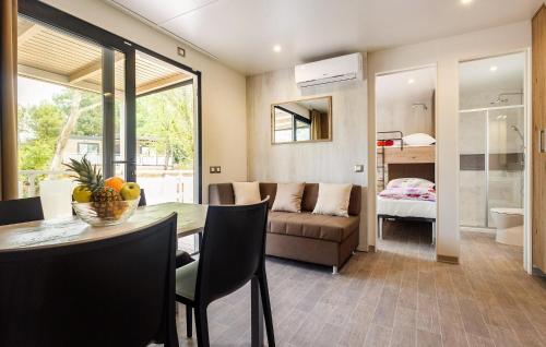 2 Bedroom Stunning Stacaravan In Vabriga