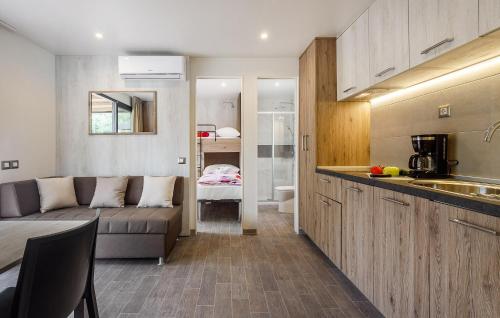 2 Bedroom Stunning Stacaravan In Vabriga