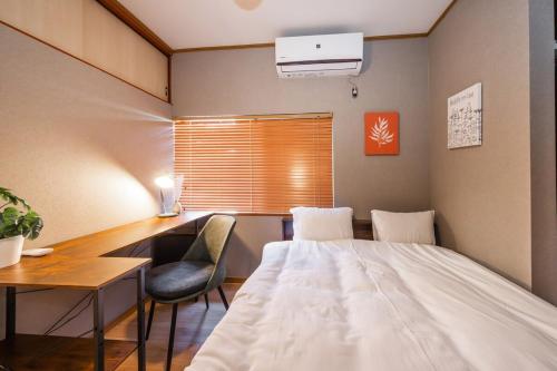 6 min walk from Shibuya Ward, Nishi-Shinjuku 5-chome Station, Great access to Shinjuku, Harajuku, Fully furnished, 6 people, 101