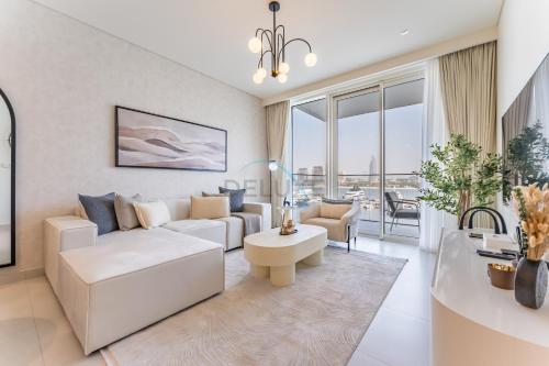 Luxury 2BR Waterfront Apartment with Stunning Harbour Views, Private Beach, and Easy Access to Dubai Prime Landmarks, Beach Mansion Tower 1, Emaar Beachfront by Deluxe Holiday Homes