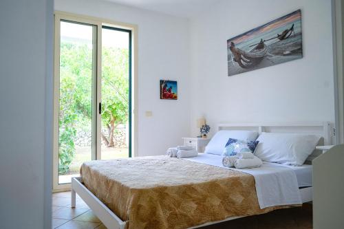 a white bedroom with a bed with teddy bears on it at Villette Calliope in Torre Specchia Ruggeri