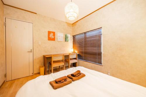 6 min walk from Shibuya Ward, Nishi-Shinjuku 5-chome Station, Great access to Shinjuku and Harajuku, 6 people, 201