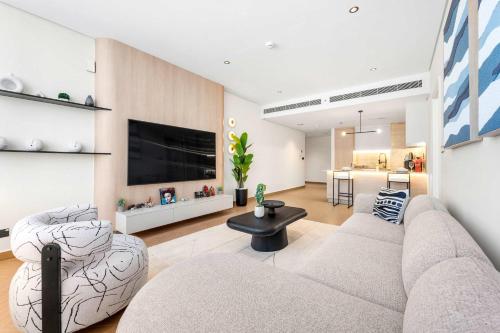 Free housekeeping visits during your stay - StayShort - Stylish Stay for 2 in Prime DIFC