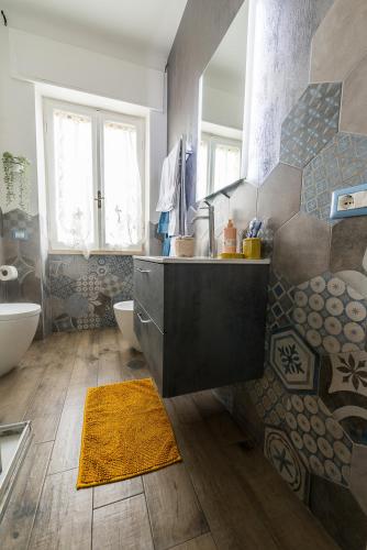 a bathroom with a sink and a toilet and a tub at Di Giuseppe Laura in Ladispoli