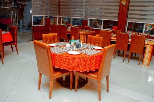 Un restaurant u otro lugar para comer en Beaco Resort