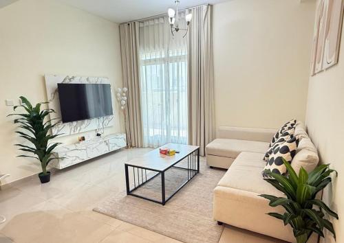 1BR Apartment with Private Jacuzzi in JVC - JLiving