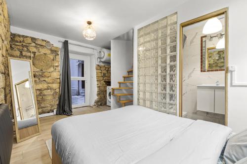 Parisian Nest I Stone Walls & Authentic Charm