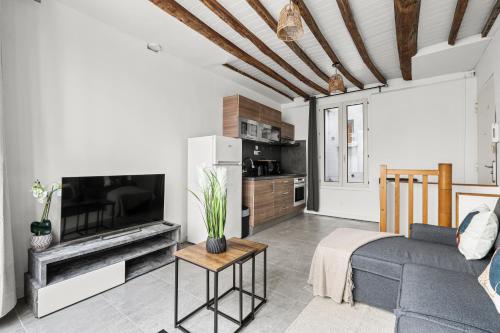 Parisian Nest I Stone Walls & Authentic Charm