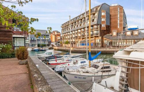 Beautiful renovated studio on Port de Deauville