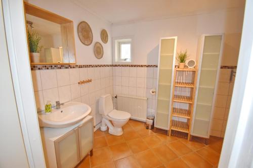 a bathroom with a toilet and a sink at "Hasselbacken" in Vimmerby