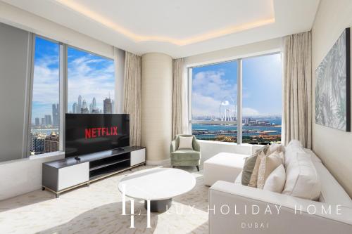 LUX Iconic Views at The Palm Tower Suite 8