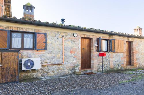 a stone house with a door and a window at Papaveri & Papere in Casetta