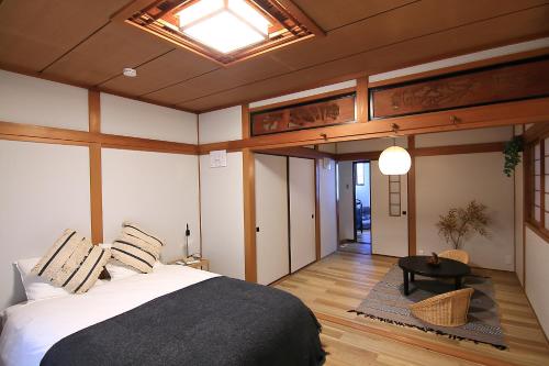 Leisure Stay Yodogawa, Near Umeda, 1 stop to JR Osaka and 3 min walk to station, Ideal for Large Group and Family, Whole House Rental 5 BR 100m2 for 12ppl max, Newly renovated Japanese and Nordic style
