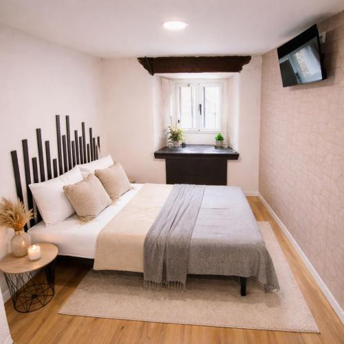 a bedroom with a large bed and a window at Casa de Pedra in Melide