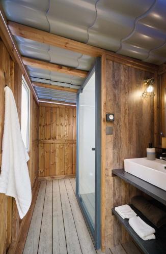 a bathroom with a sink and a mirror at Camping Valencia el Saler in El Saler
