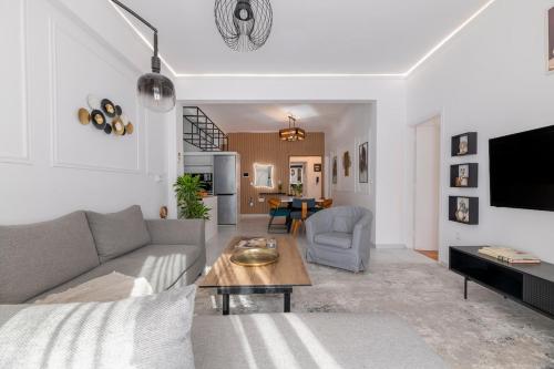 Sunlit 3BDR Family APT, Near Sea & City Center!