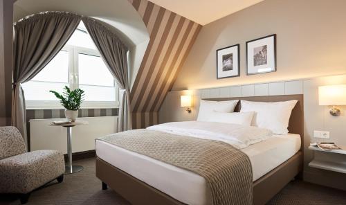 Postel nebo postele na pokoji v ubytování Sachsenpark-Hotel