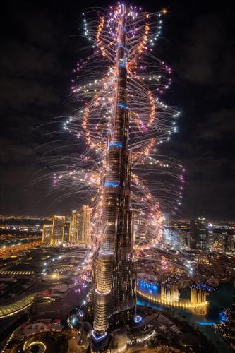 Private Room in Signature Luxury Apartment Facing Burj Khalifa