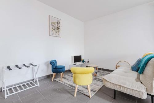 Quiet and bright apartment terrace and private P