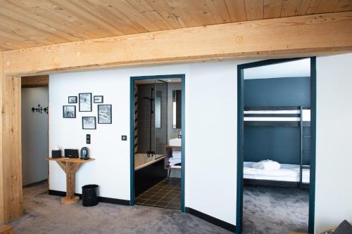a room with a glass door leading to a bedroom at Fahrenheit Seven Val Thorens in Val Thorens