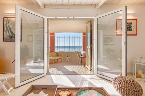 a room with sliding doors leading to the ocean at Villino Gelli in Follonica