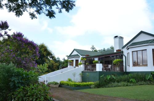 ヘイジービューにあるHighgrove House Country Hotel, Restaurant, Farm & Spaの庭付家像