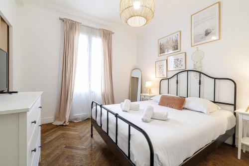 Large 2 Bdr City Center close to Train Station