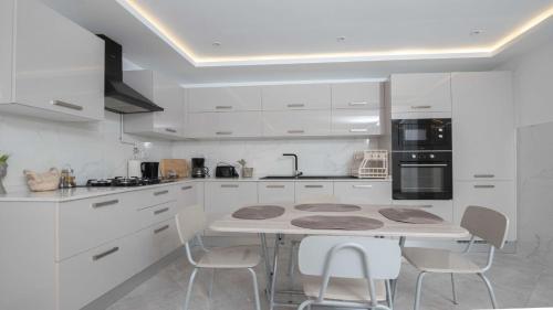 Luxurious Villa in La Marsa Elegance Comfort Ideal Location