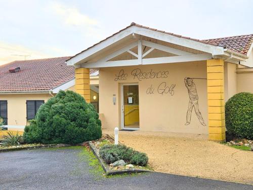 a building with a painting on the side of it at Immersion Naturelle à Castelnaud in Castelnaud-de-Gratecambe