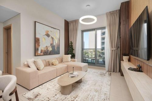 Luxury 2BR w City View Balcony