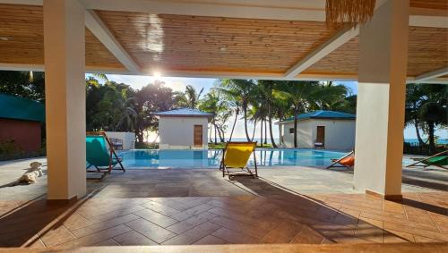 Piscina a Le Roc Resort o a prop