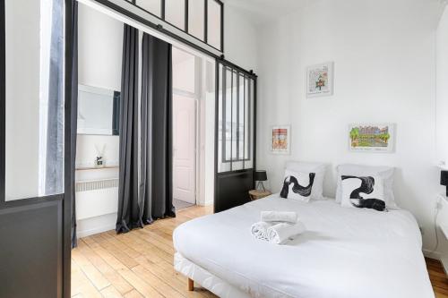 Sentier Historical Center Charming Apartment