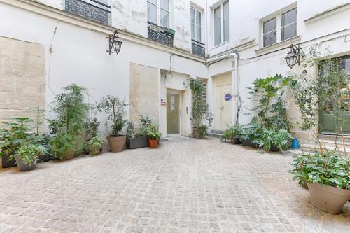 Sentier Historical Center Charming Apartment
