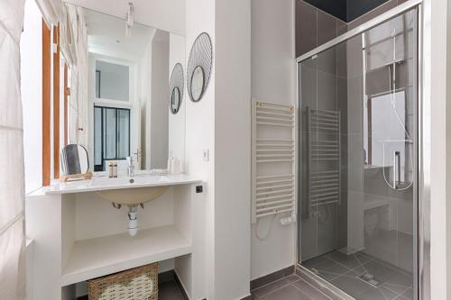 Sentier Historical Center Charming Apartment