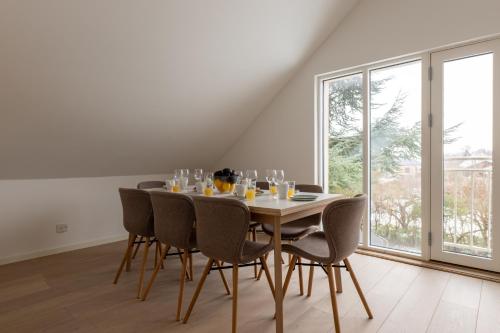 a dining room with a table and chairs at Sunlit Loft Apartment in Valby with Parking for 8 in Copenhagen
