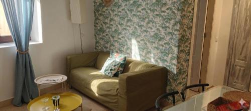 Alameda de Hércules, Muy Céntrico