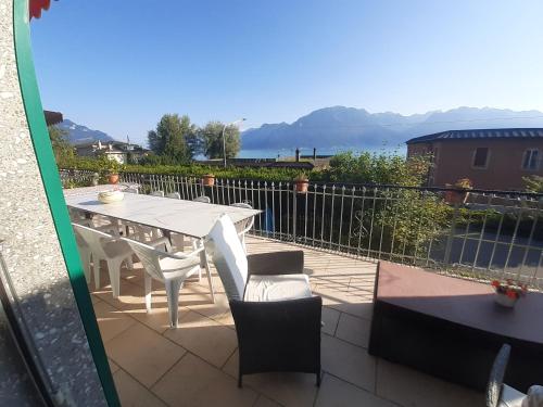 Appartamento fronte lago panoramico