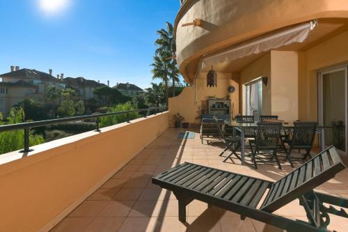 Beautiful 2 bedroms apartment located in Elviria Hills