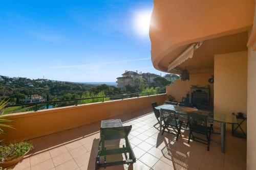 Beautiful 2 bedroms apartment located in Elviria Hills