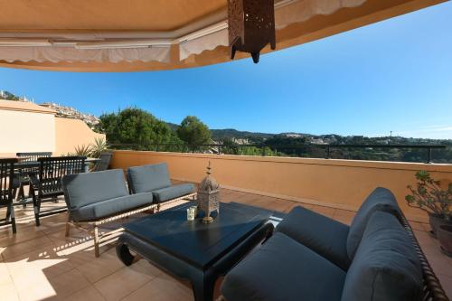 Beautiful 2 bedroms apartment located in Elviria Hills