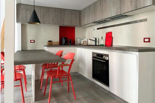 The Gentle Red House Living the city easily